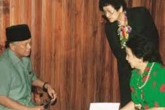 Hari Ini dan Esok: Mengenang Kartini di Luar Balutan Politik Kebaya ala Orde Baru