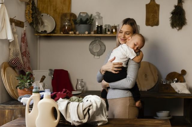 Sisi Lain dari Trend Tradwife yang Diromantisasi